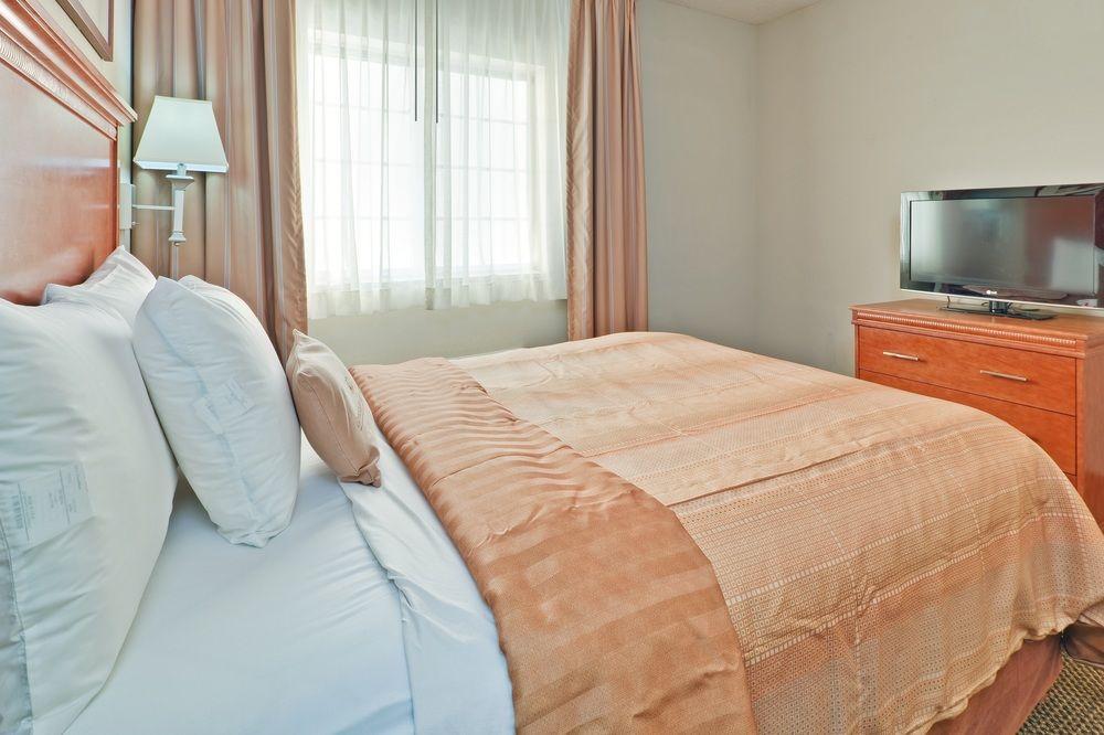 First Inn Suites Germantown Exteriör bild